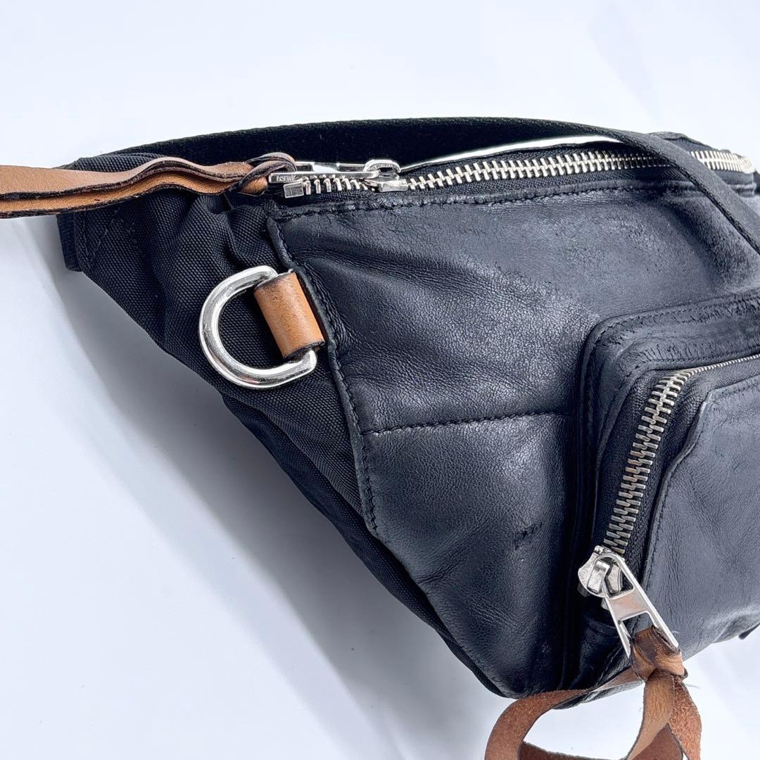 LOEWE ロエベ レザー ボディバッグ アナグラムパッチ ブラック スペイン製