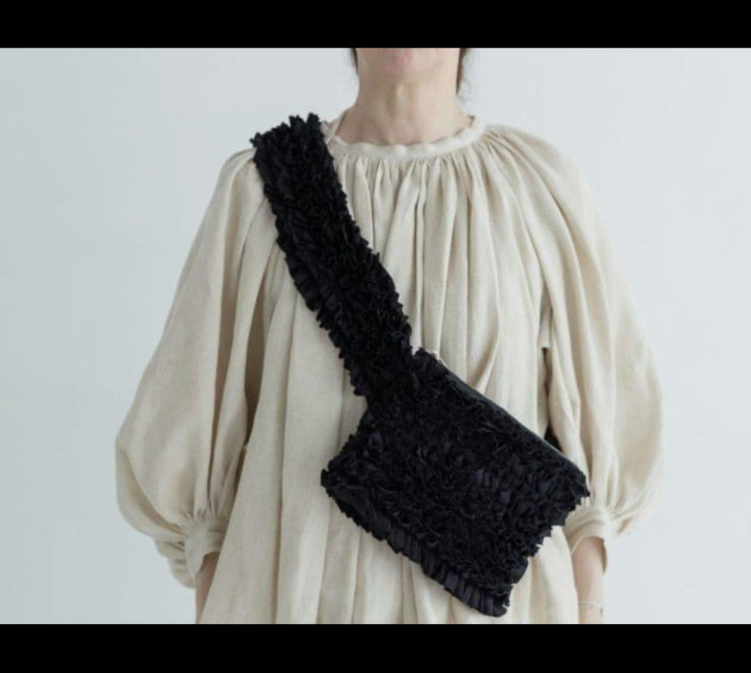 未使用 R&D.M.CO- Ecru et pousse フリルボディバッグ