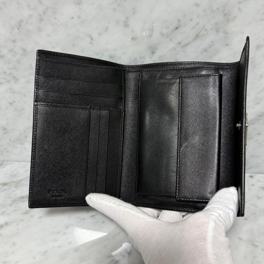 美品 PRADA プラダ 三つ折財布 ブラック 黒 サフィアーノ トライアングル
