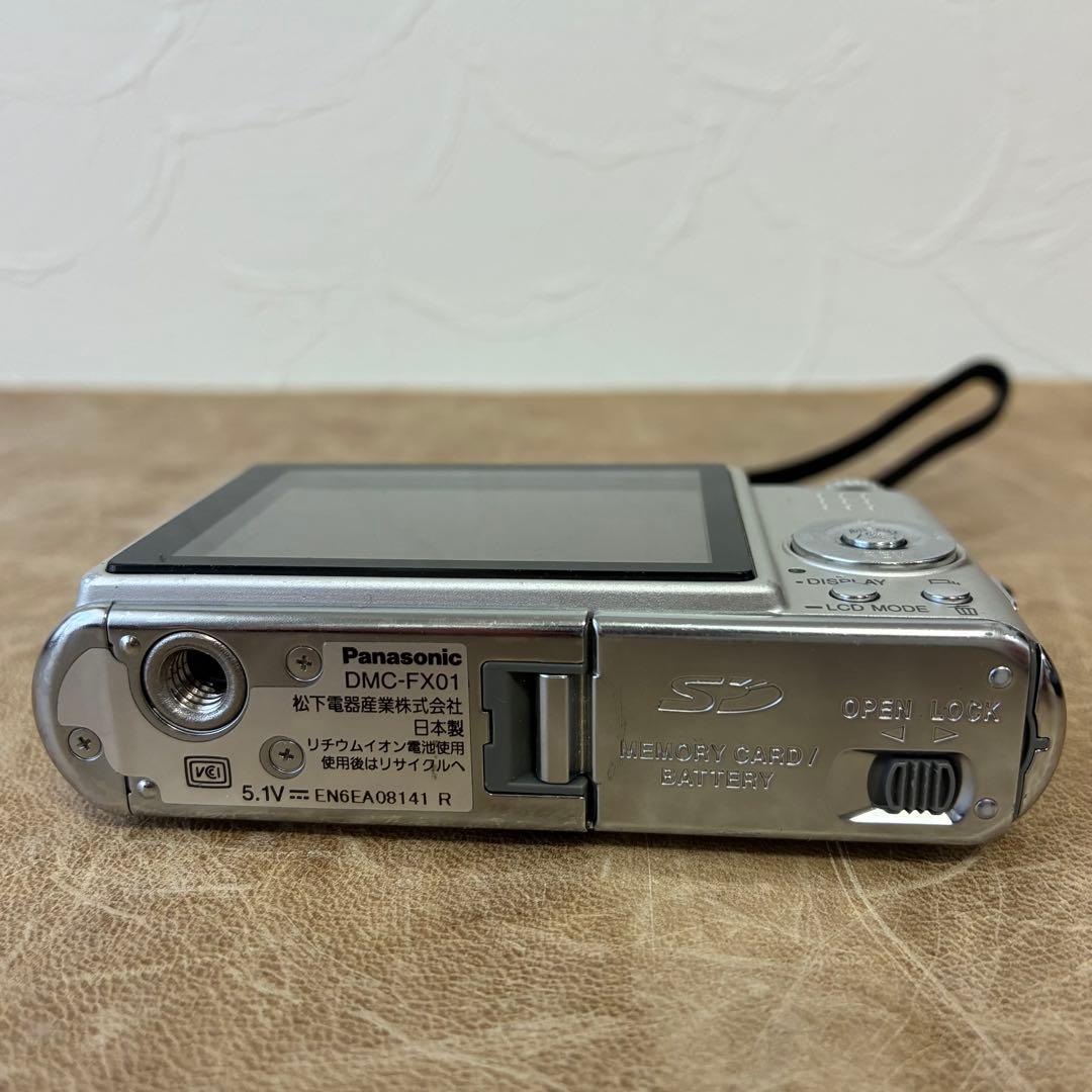 デジタルカメラ　パナソニック　LUMIX DMC-FX01　充電器付　中古品