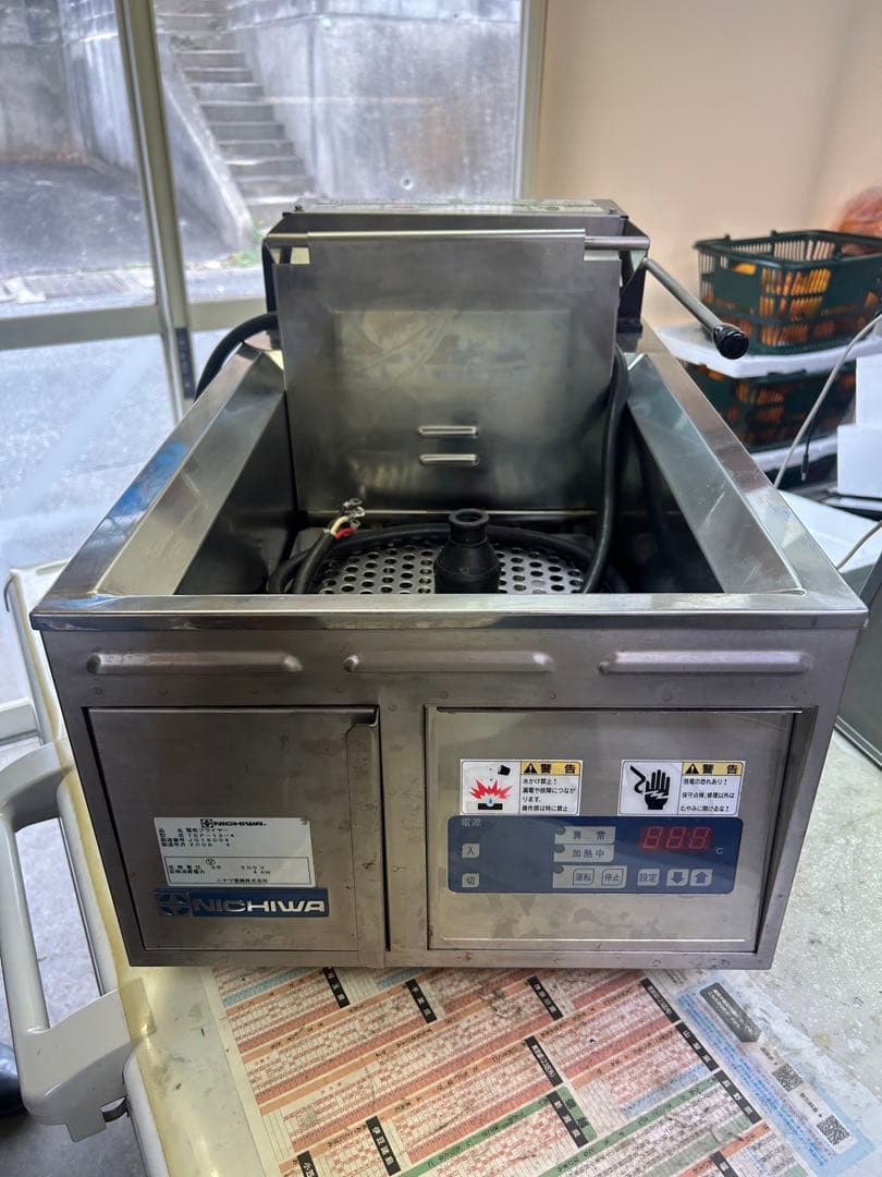 【値下げしました】NICHIWA 電気フライヤー 200V 4KW