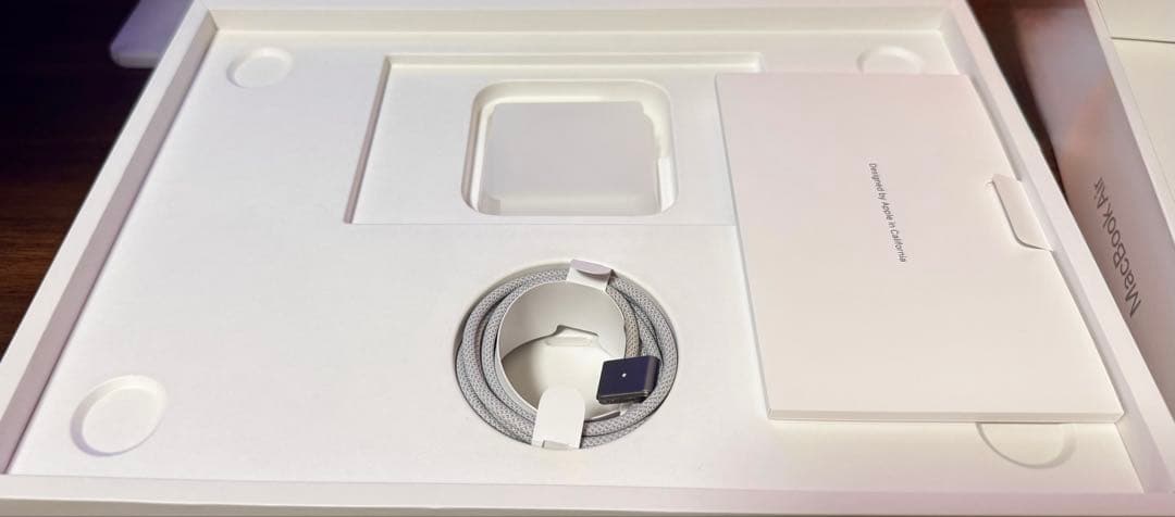 【美品】Apple MacBook Air M2 13.6インチ 2022