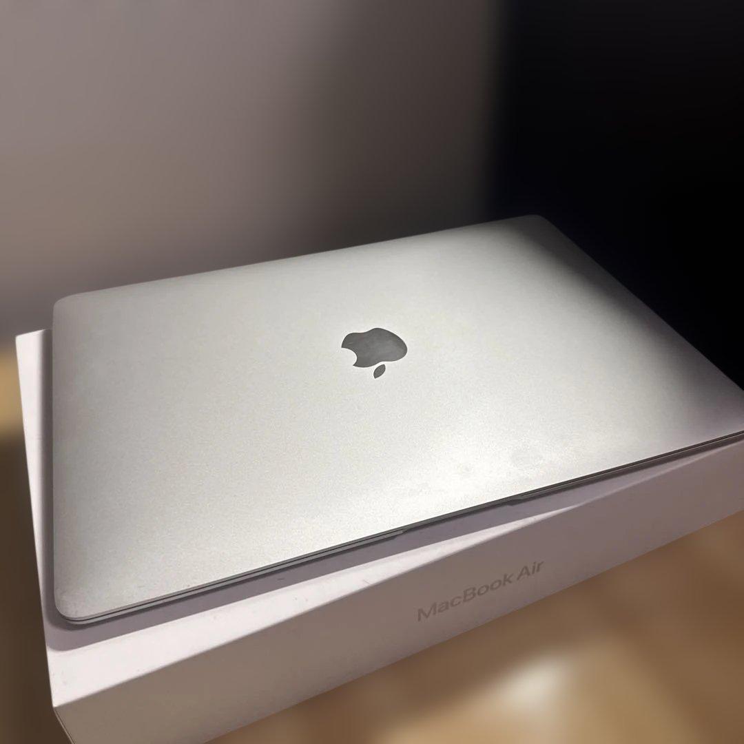 MacBook Air 13インチ（M1）本体、ケース