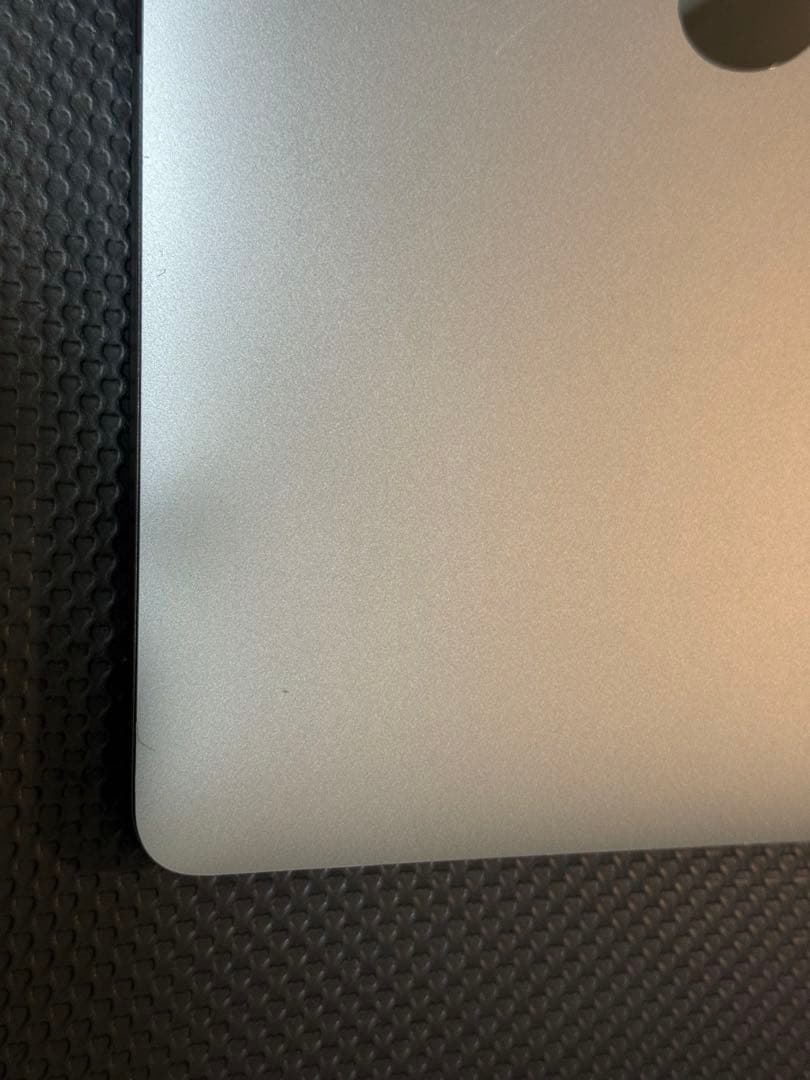 Macbook Pro M1 2020 8GB/256GB (アクセサリー付き)