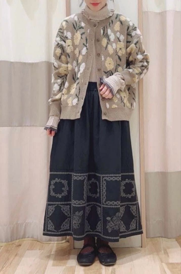 ＊はな＊様　2点おまとめ 袖口配色スカラップタートルニット　ベージュ　チャコール