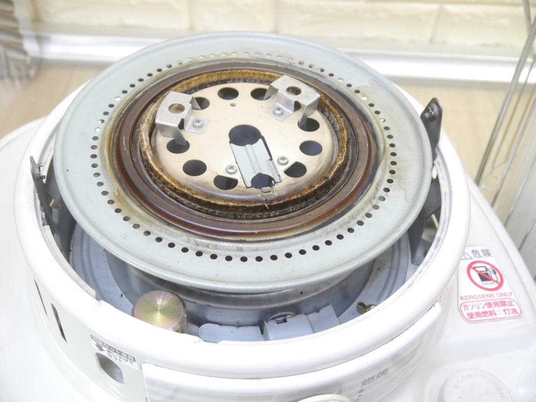 送料無料◆コロナ ２０１４年 石油ストーブ 円筒形 ホワイト 安全ガード付き