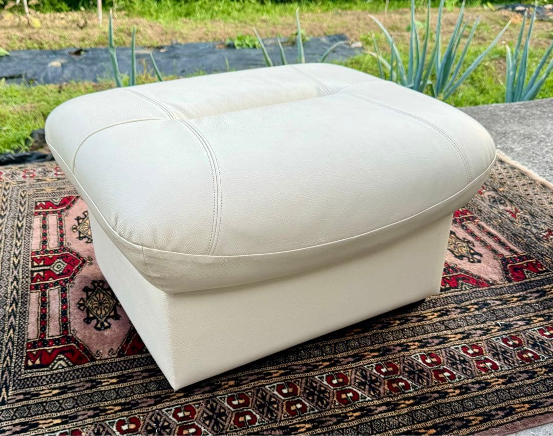 カリモク CHITANO 革張 オットマン 定価4.6万 スツール 白系