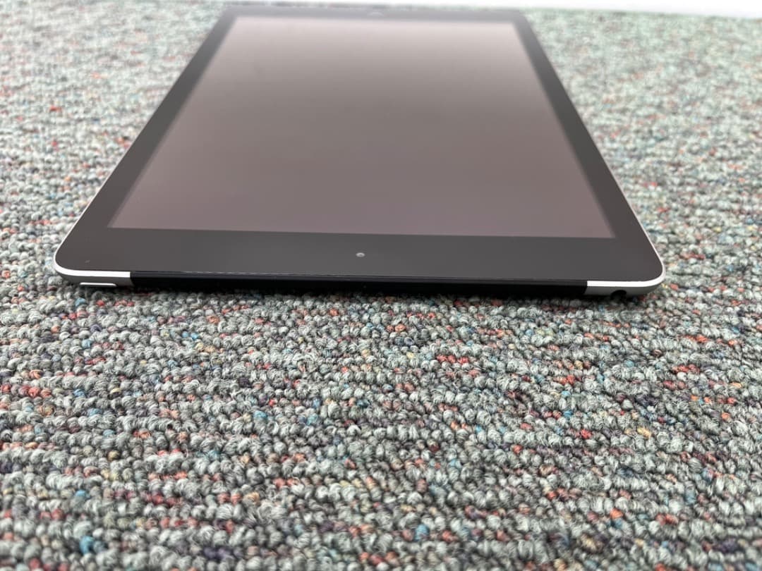 【美品】iPad5　第5世代　Wi-Fi+Cellular　simフリー　820