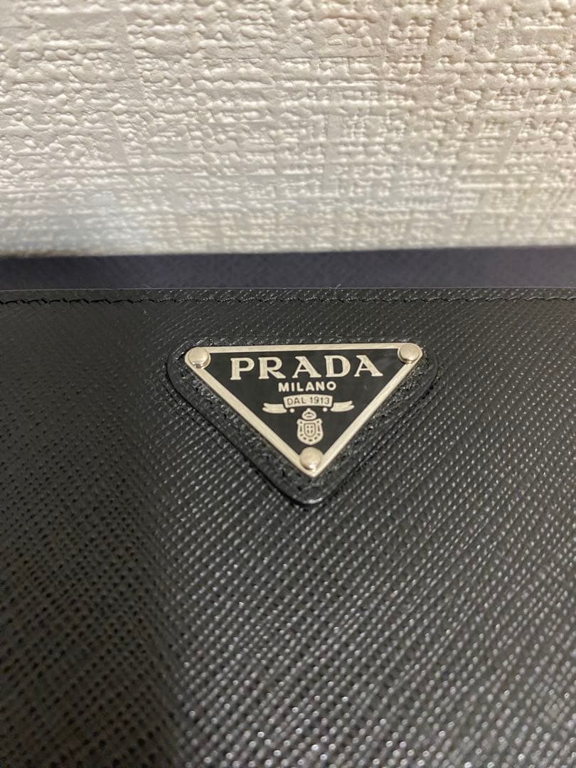 【最終値下げ】PRADA サフィアーノトライアングル ケース