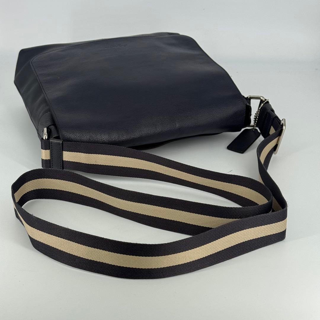 COACHコーチ チャールズ ショルダーバッグ レザー ネイビー紺 F72362