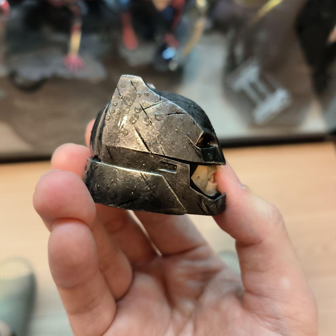 アーマードバットマン 1/6スケール フィギュア　ホットトイズ バトル ダメージ