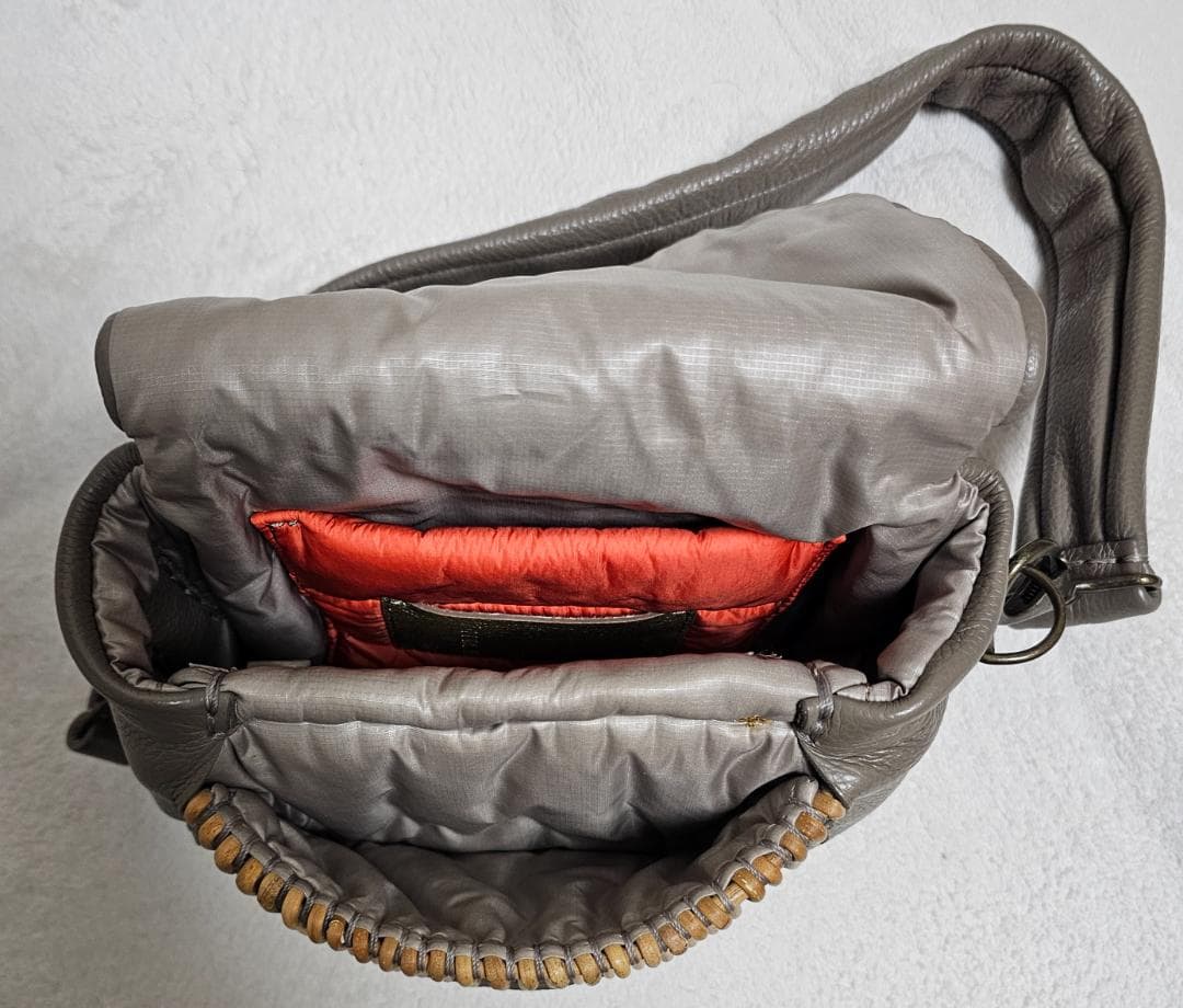 エバゴス／フニュ・シュリンク・ボディバッグＳ