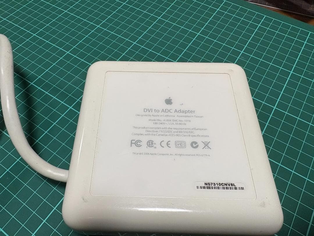 Apple Cinema Display 22インチ　液晶モニター　ADC端子