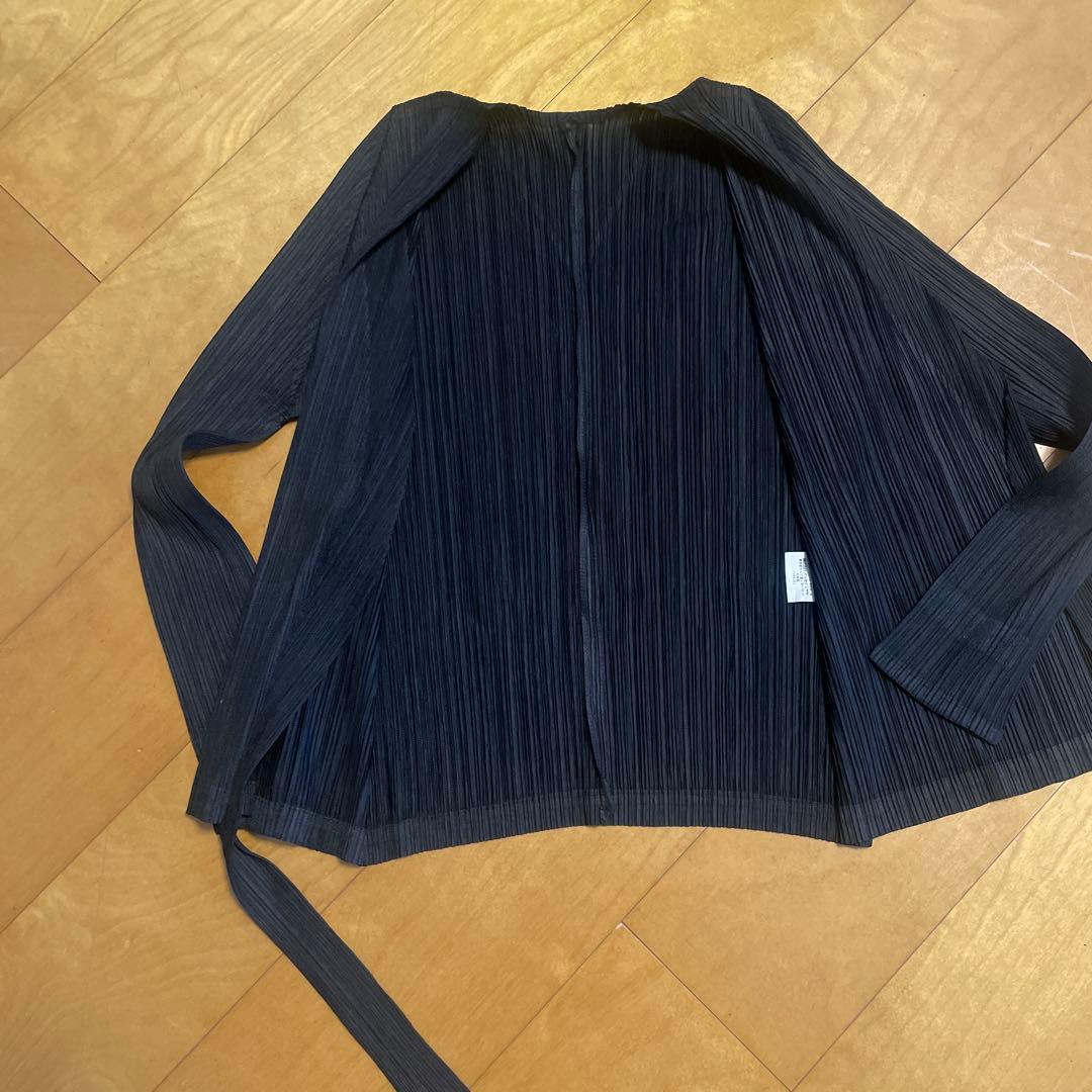 イッセイミヤケ　黒のトップス