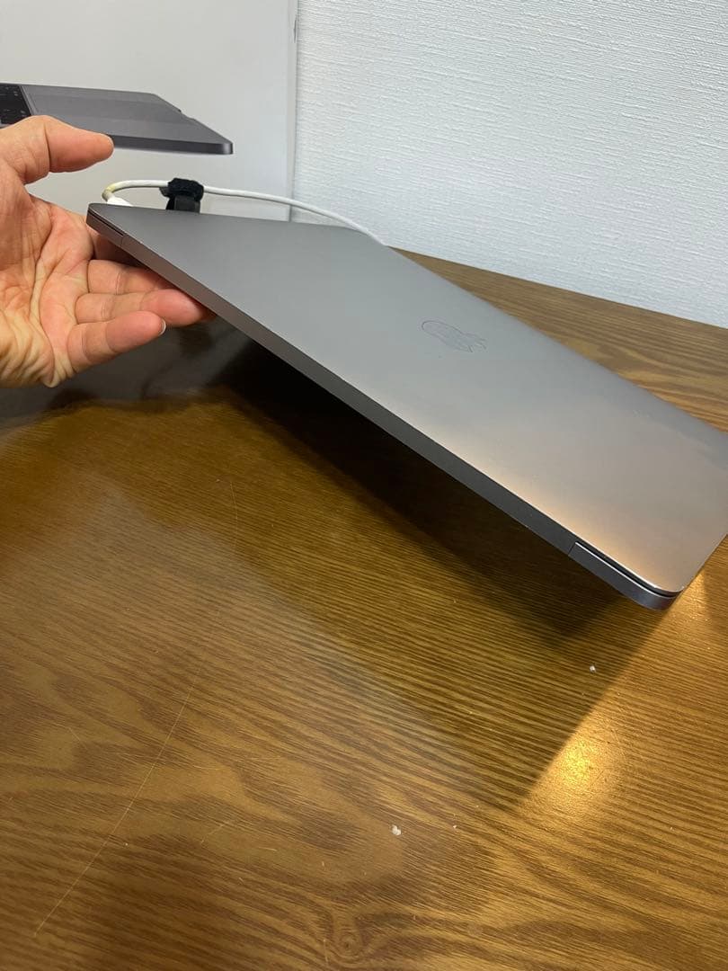 MacBook Pro 13インチ 2018 i7 16GB 512GB SSD