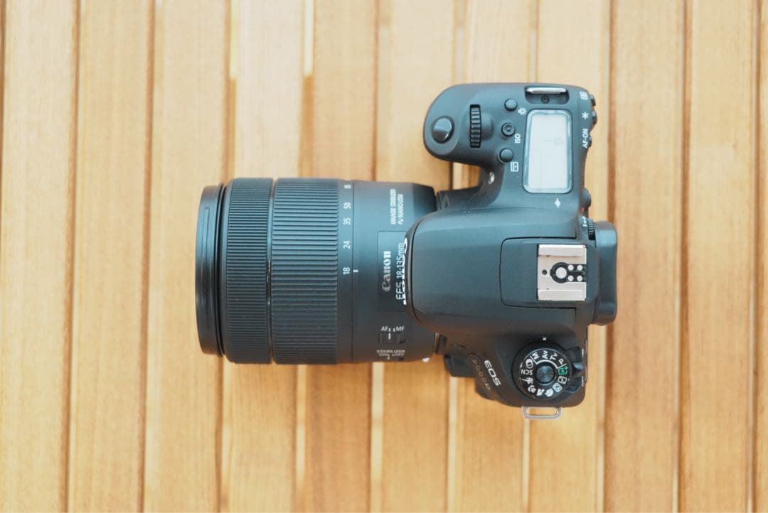 EOS 9000D EF-S18-135 IS USM レンズキット