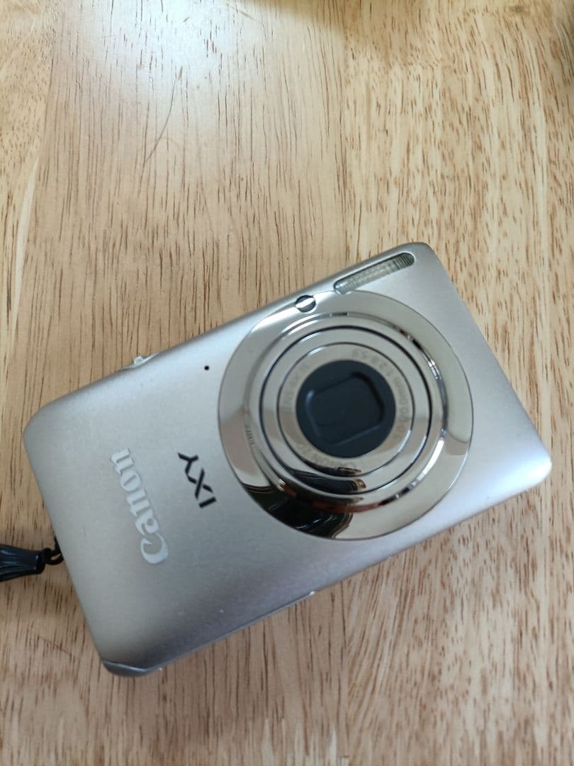 Canon IXY 210F　デジタルカメラ 本体、バッテリーパック、充電器