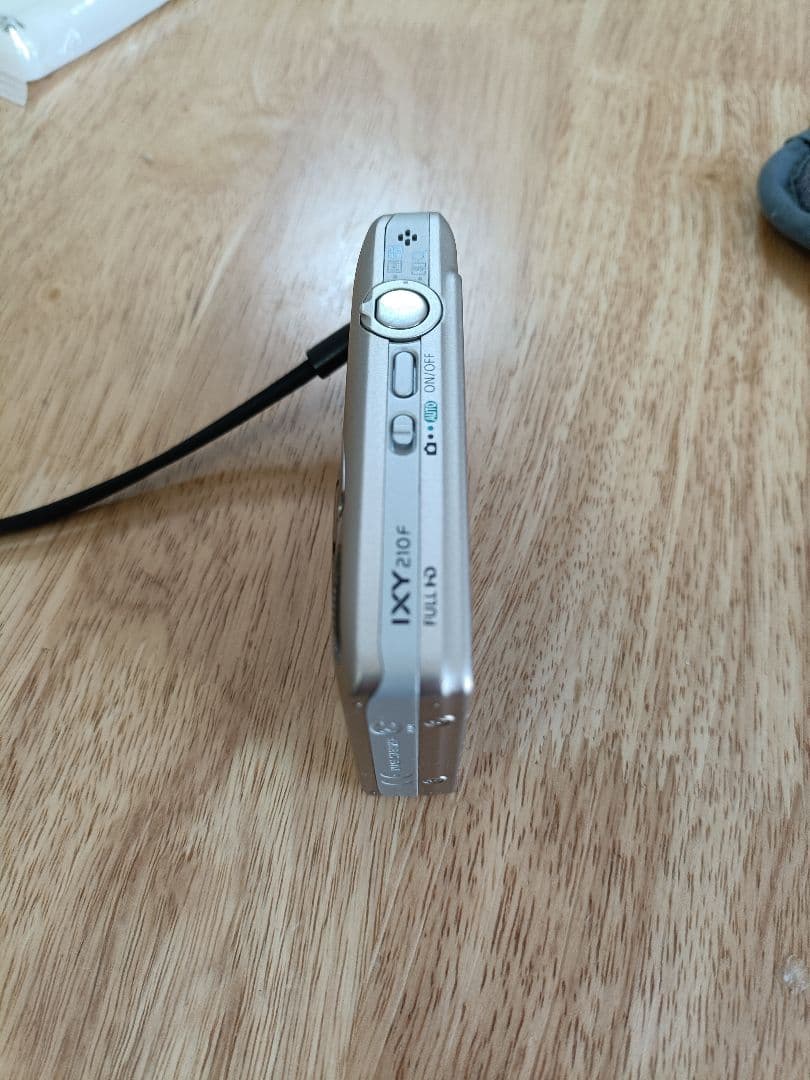 Canon IXY 210F　デジタルカメラ 本体、バッテリーパック、充電器