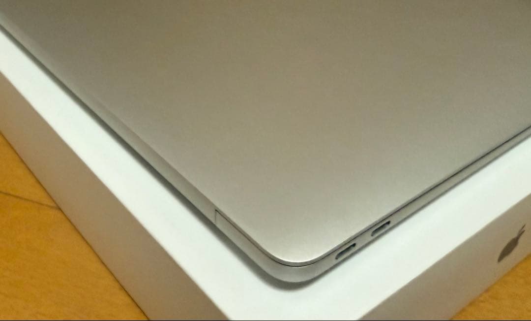 半使用近いMacbook air M1-16-256 Office付き
