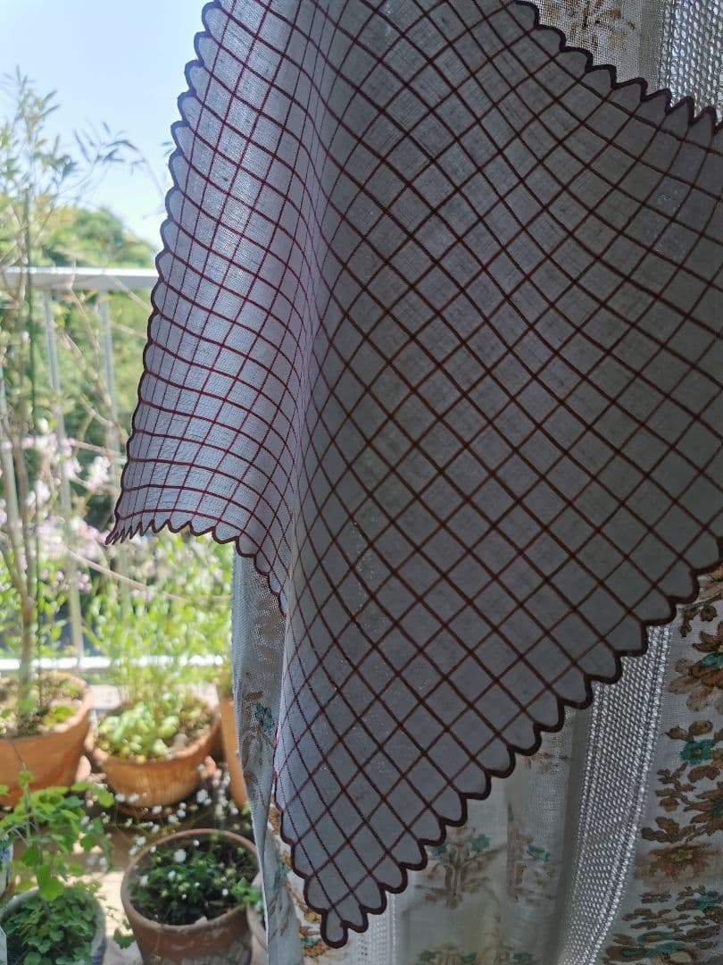 アンティーク フランス グラフチェック＆花弁スカラップリム刺繍 リネンクロス β