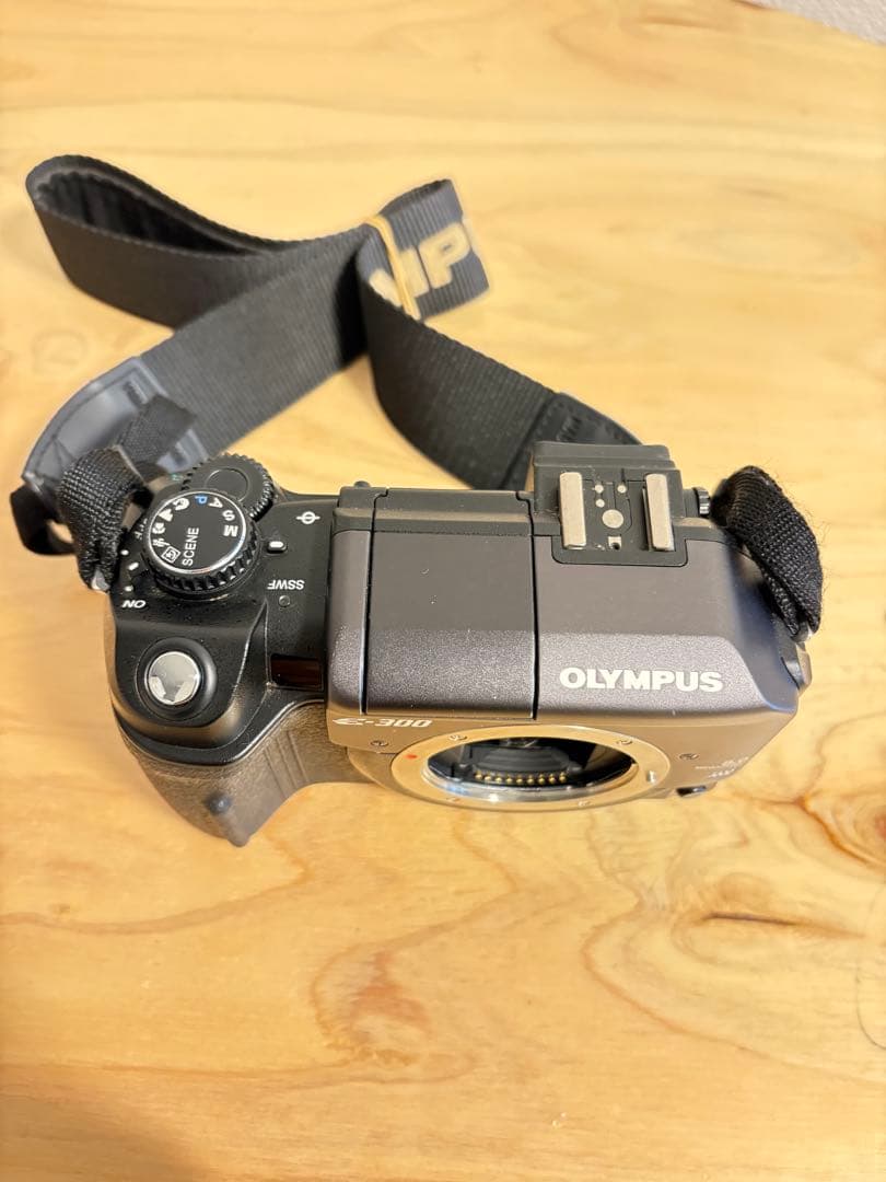 OLYMPUS E-300 デジタル一眼レフカメラ 本体