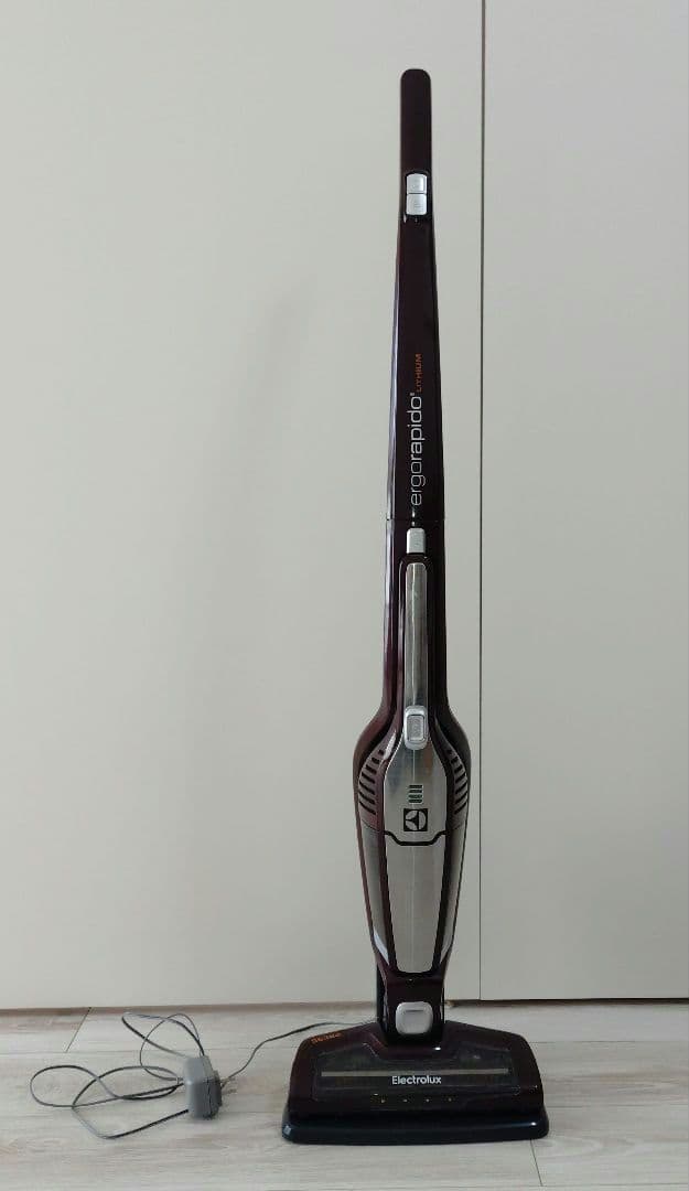 Electrolux スティッククリーナー 充電式 ダークレッド