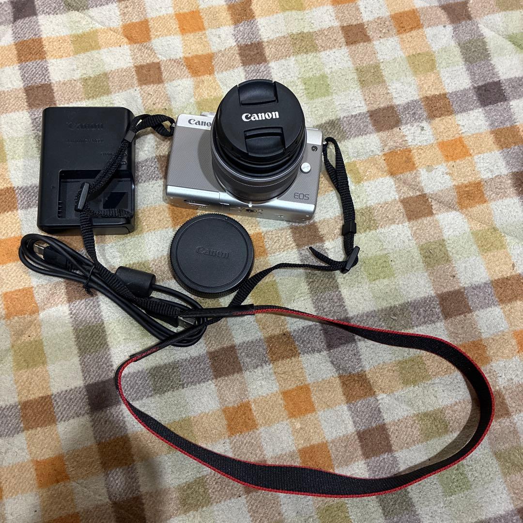 極美品　グレー　Bluetooth搭載でスマホ転送 CANON EOS M100