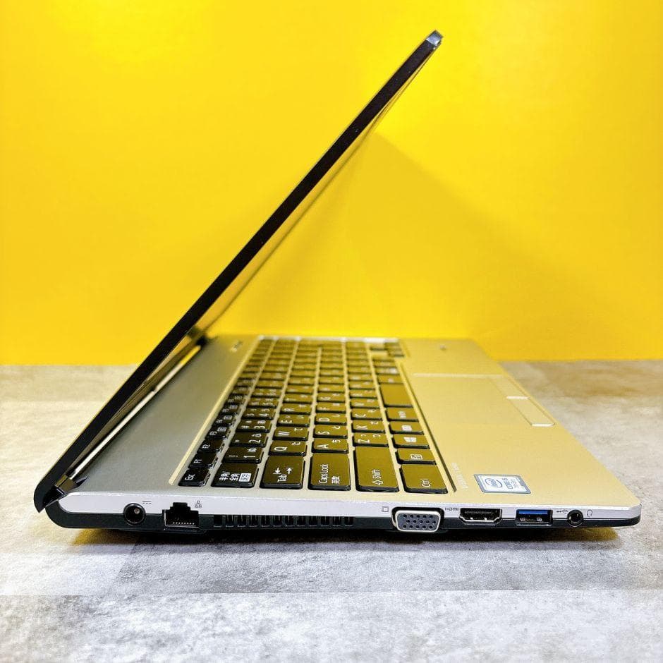 小型軽量❣ｉ5✨SSD搭載で快適✨薄型 フルHD カメラ付き Windows11