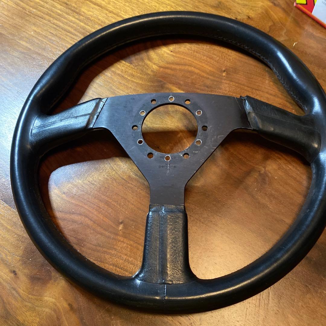 momo製ボスとステアリングホイール 3スポーク