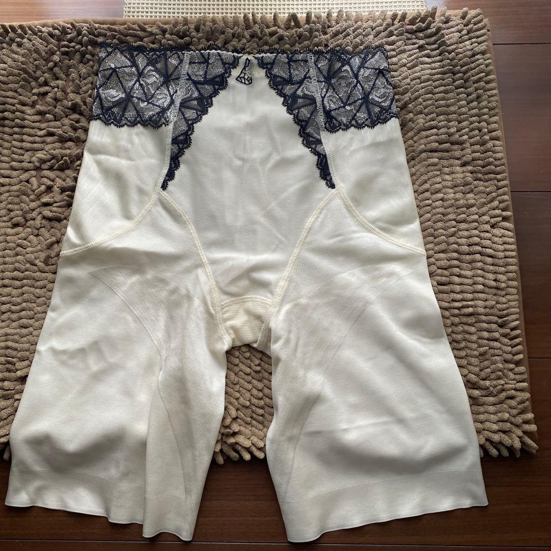 今週末限定で、お値引きしてます！！マルコ新品未使用！！カーヴィシャスカレス限定色