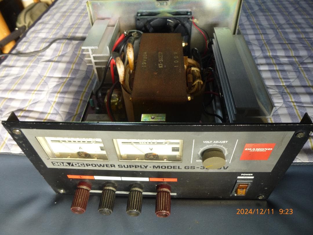 最安販売中　DIAMOND　30Aの大容量　巨大トランス安定化電源