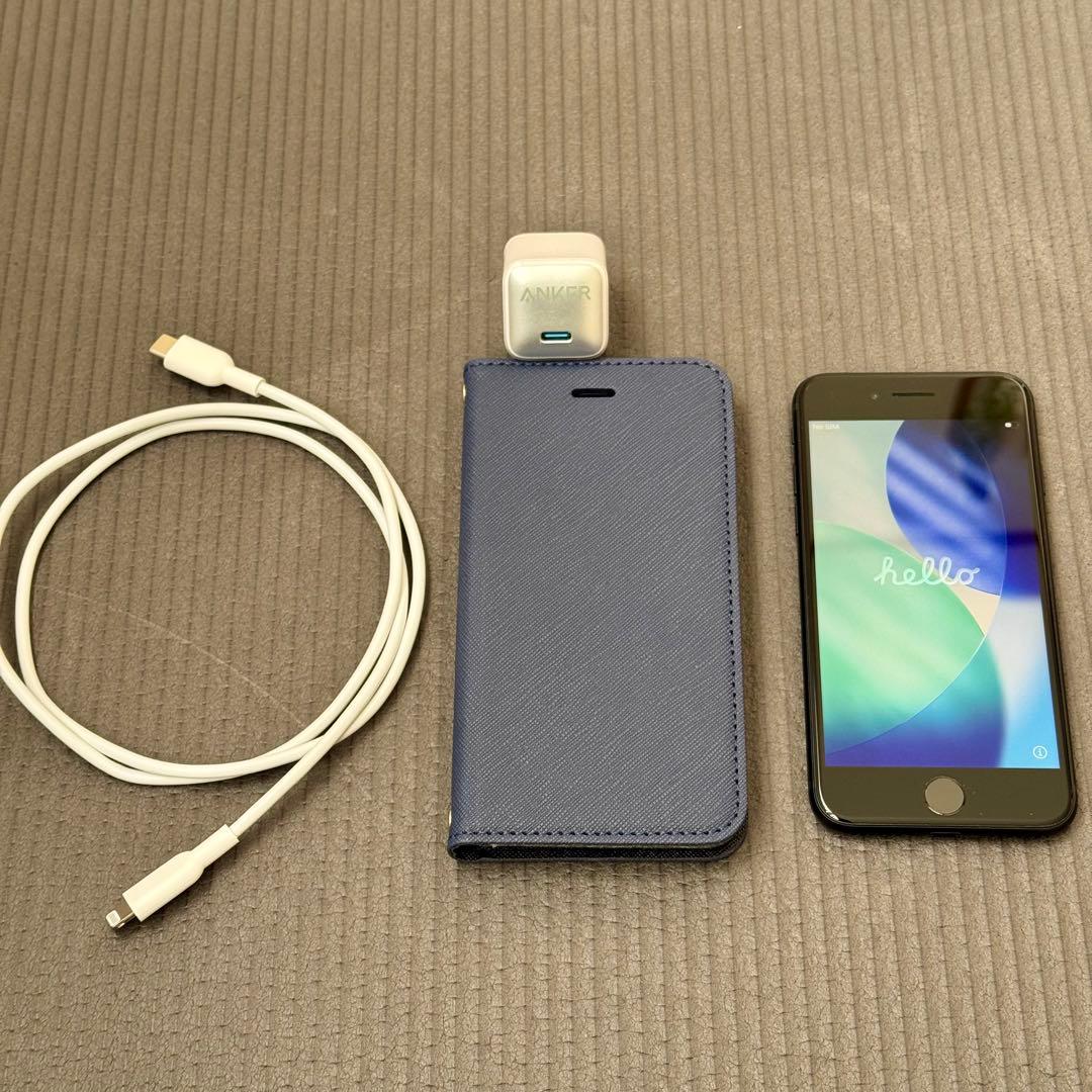 Apple iPhone SE 第三世代 ケース付き Anker充電器付き