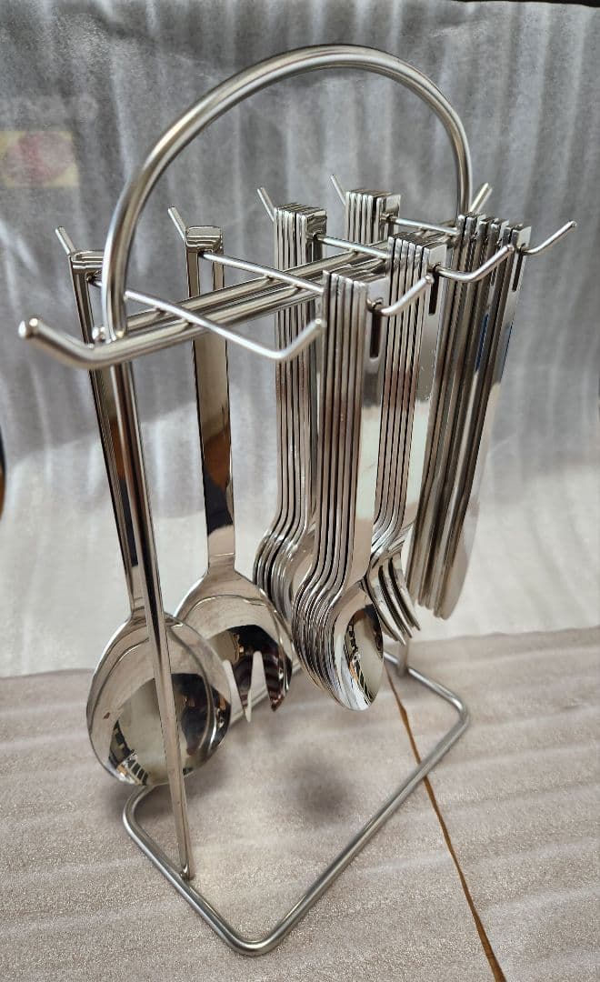 美品　栗原はるみ(スタンド付き)ステンレスカトラリーセット38本