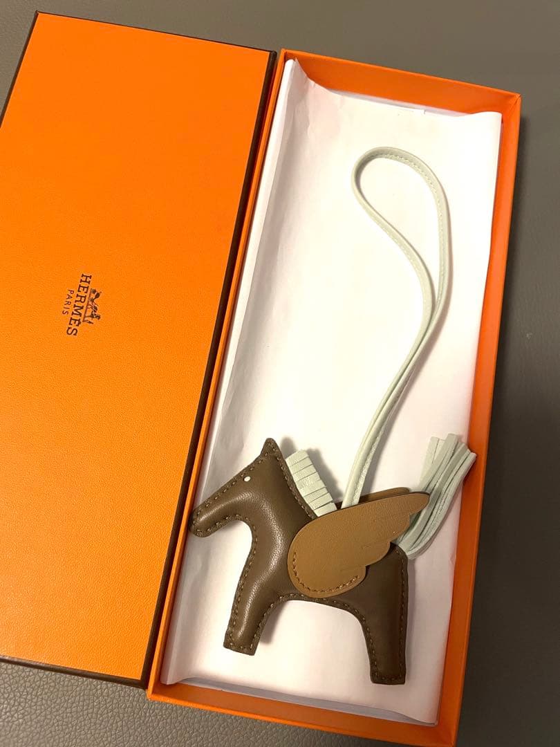 エルメス　ロデオペガサスPMエトゥープヴェールフィズビスキュイ　チャーム