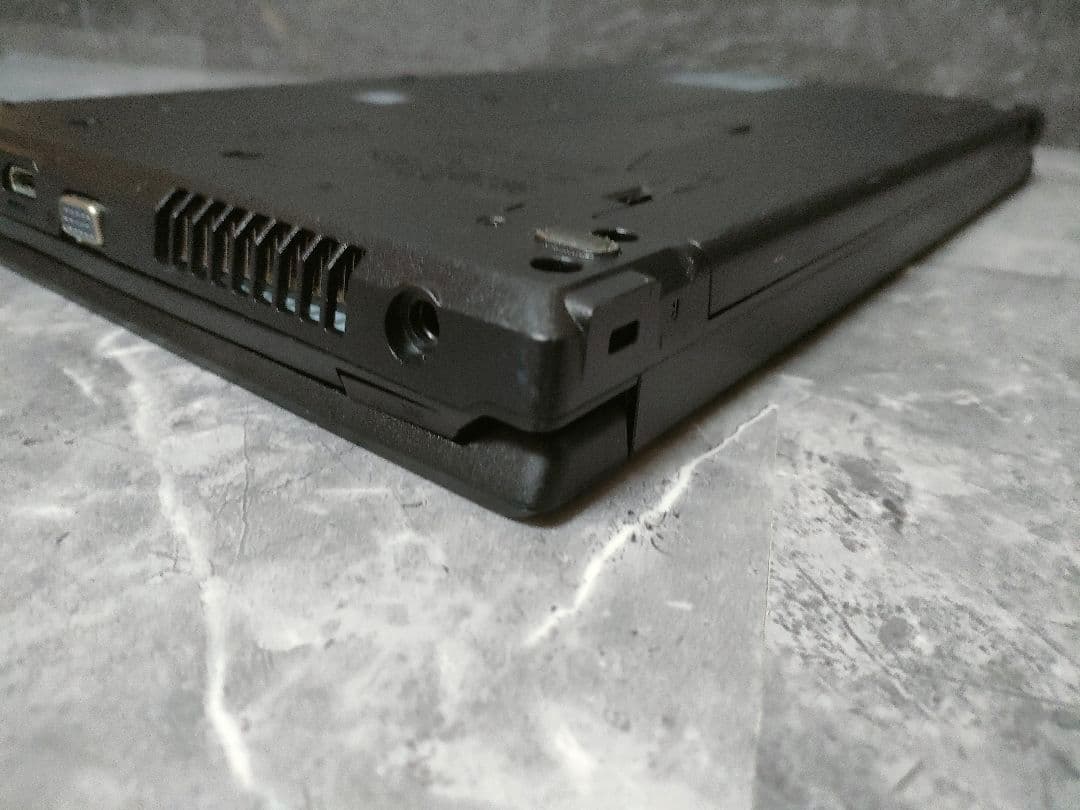 美品 FUJITSU 第10世代 メモリ16GB 新品SSD256GB