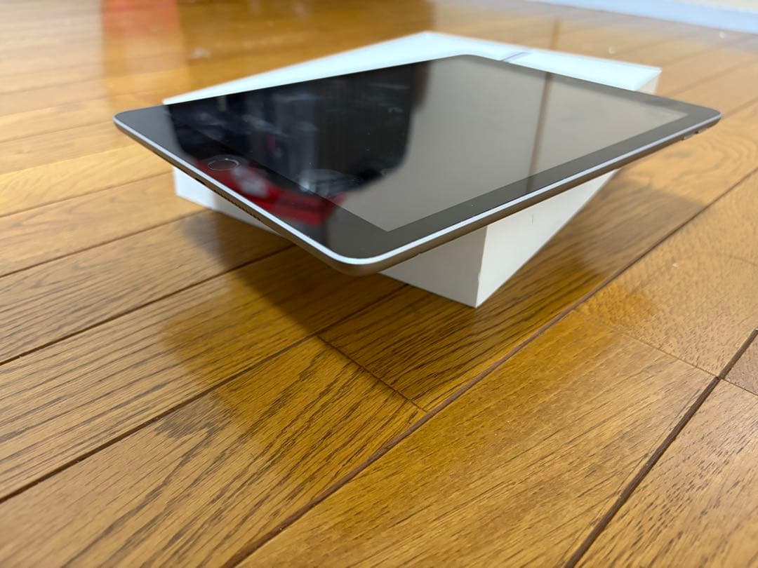た*様 Apple iPad 第5世代32GB SIMフリーバテッリ容量95%