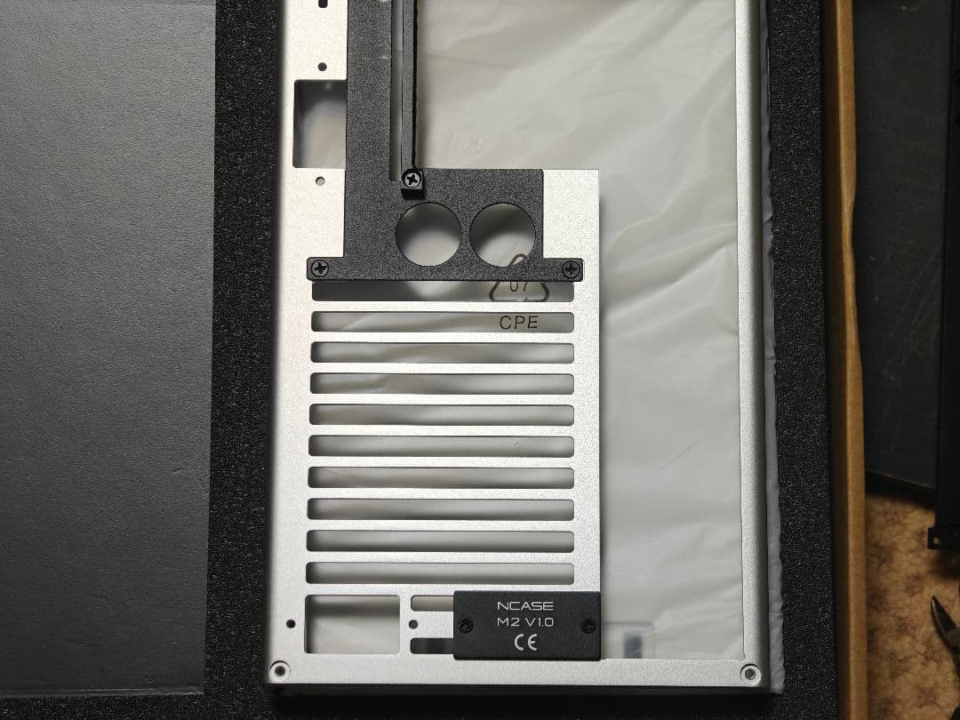 Ncase M2 Round シルバー