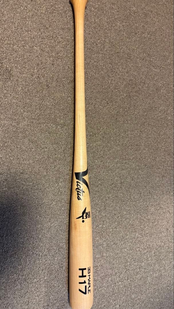 Victus 硬式木製バット