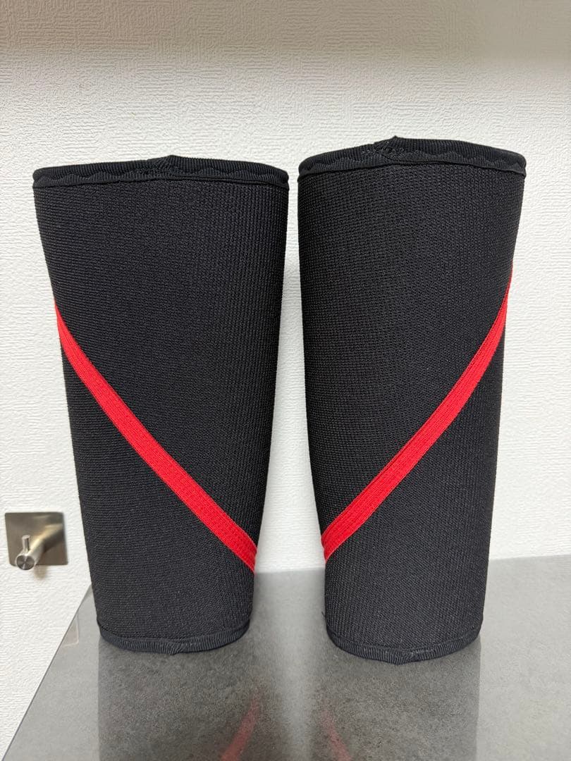 新品　未使用品　Sサイズ　SBD パワーリフティングスリーブ 黒/赤