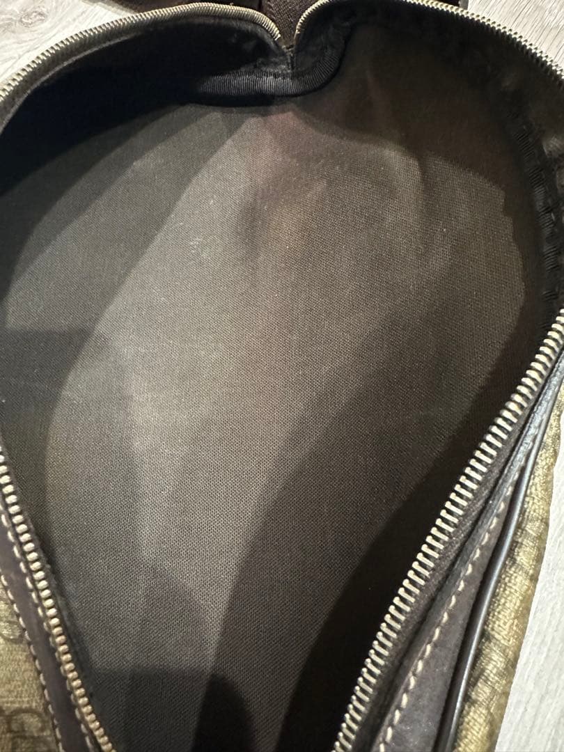 GUCCI グッチ GG ボディバック