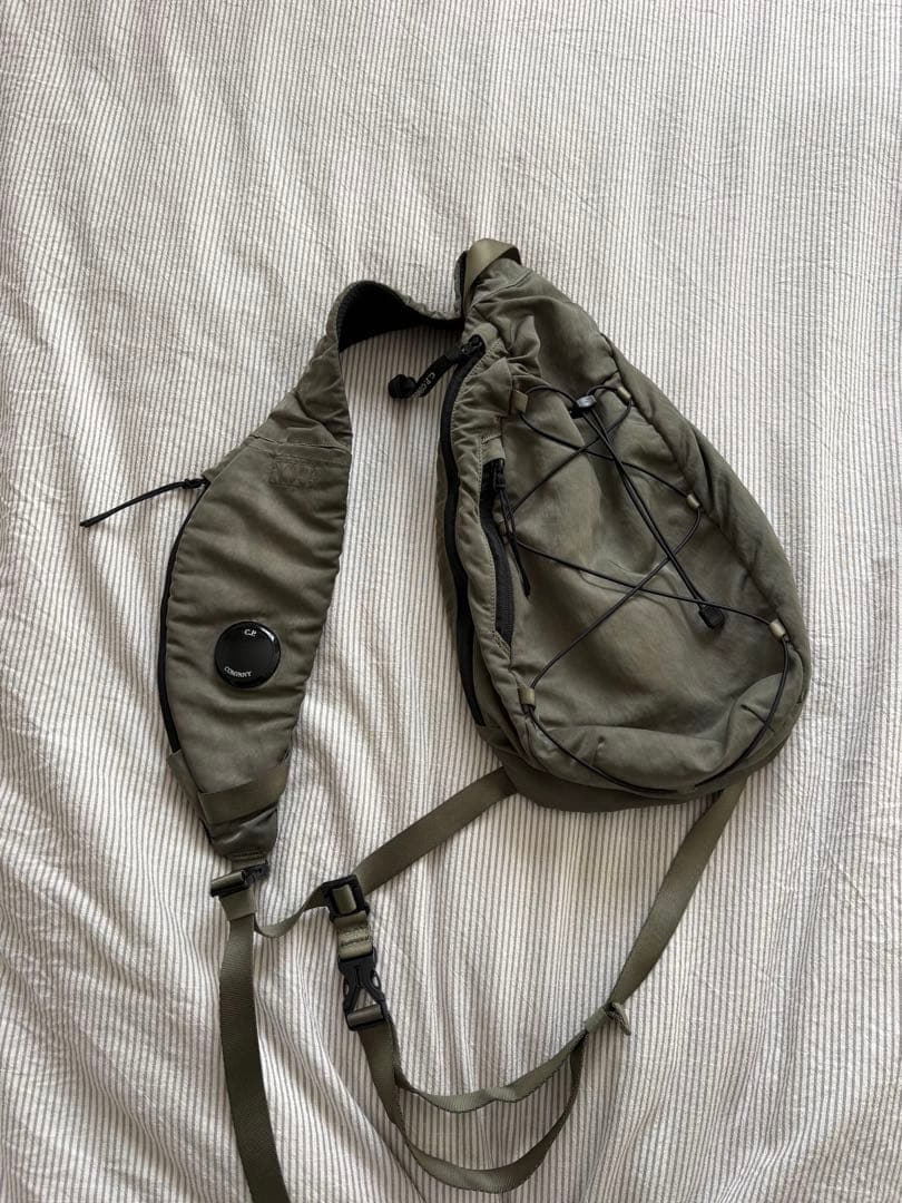 C.P. Company オリーブグリーン スリングバッグ
