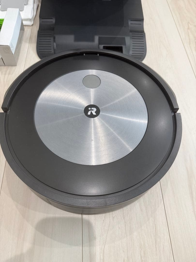 iRobot Roomba j7+ ロボット掃除機本体