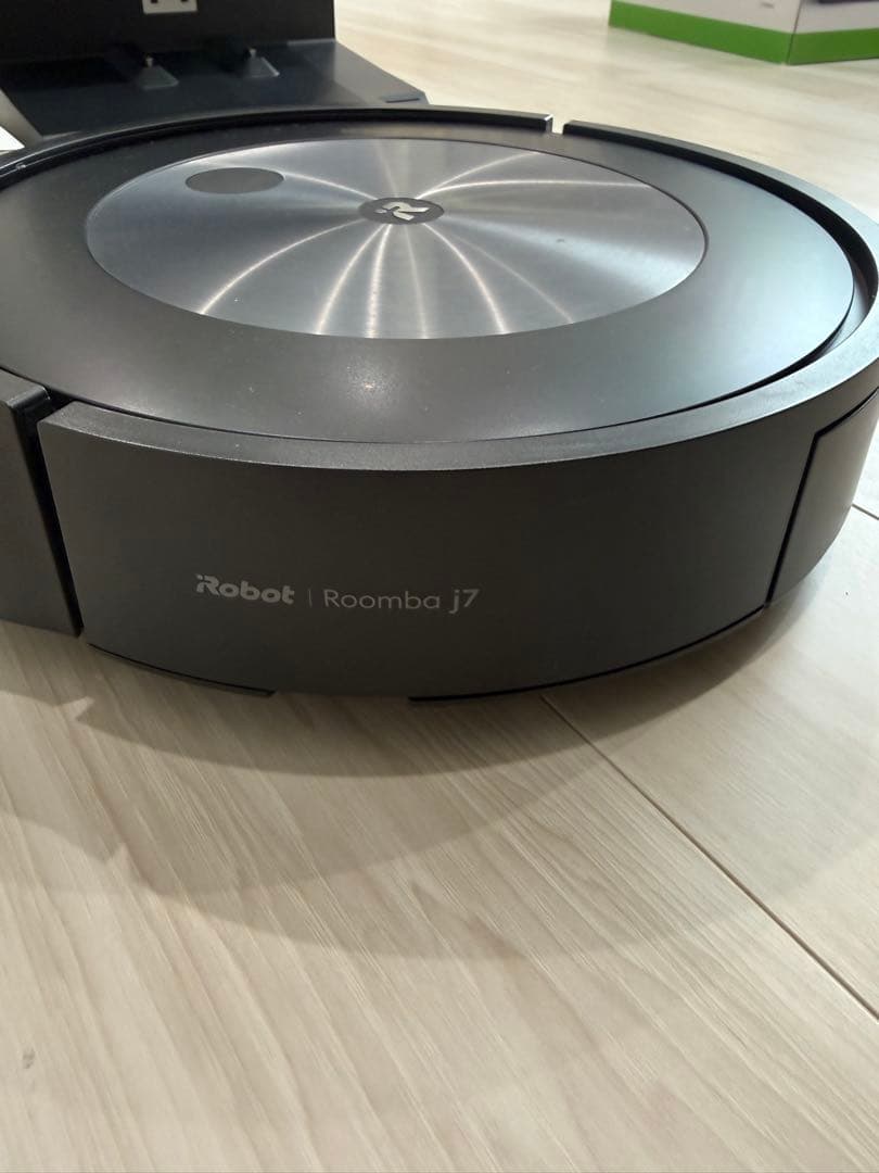 iRobot Roomba j7+ ロボット掃除機本体