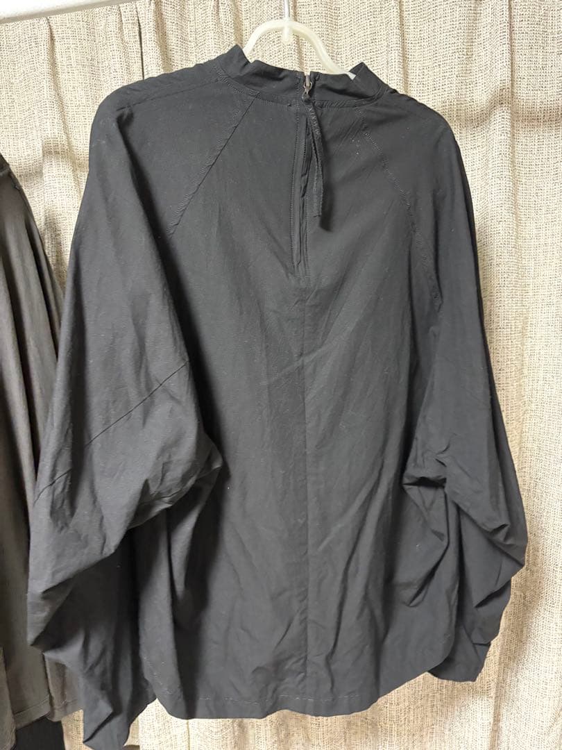 JULIUS 19ss 657BLM1 バックジッププルオーバージャケット