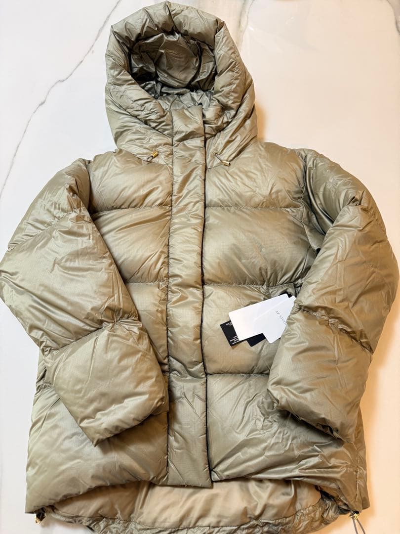 【新品タグ付】Goldwin ダウンパーカレディース 38 OAK BEIGE