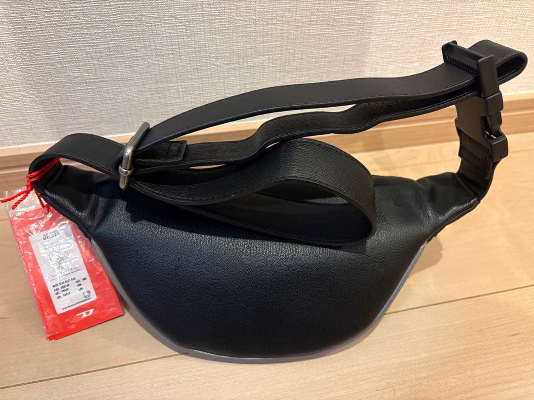 DIESEL ボディバッグ Dロゴ　エンボス ディーゼル ショルダー ブラック