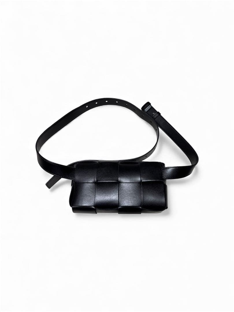 【美品】BOTTEGA VENETA カセット クロスボディバッグ ブラック