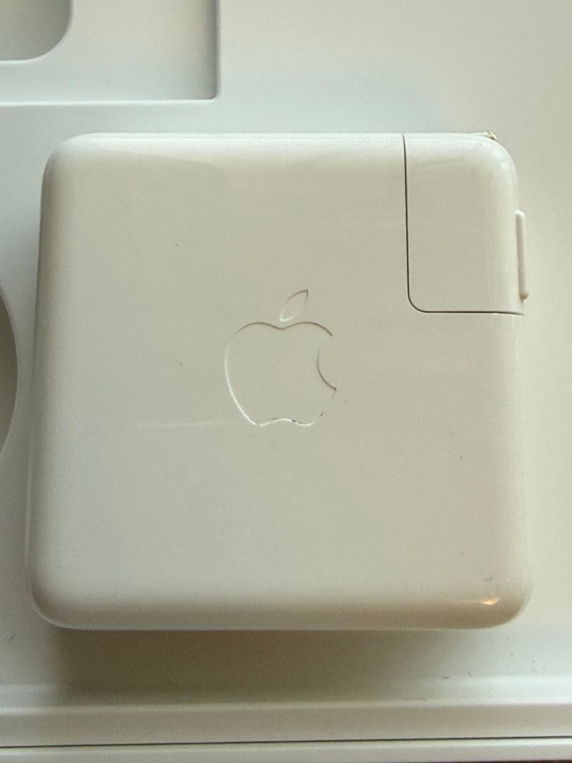 MacBook Pro13.3㌅2018 i7/16GB/256GB A1989