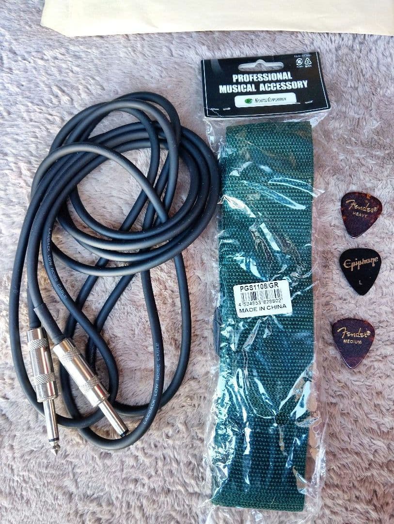 【美品】Bucchus　UNIVERSE　BST-1R SW　エレキギター