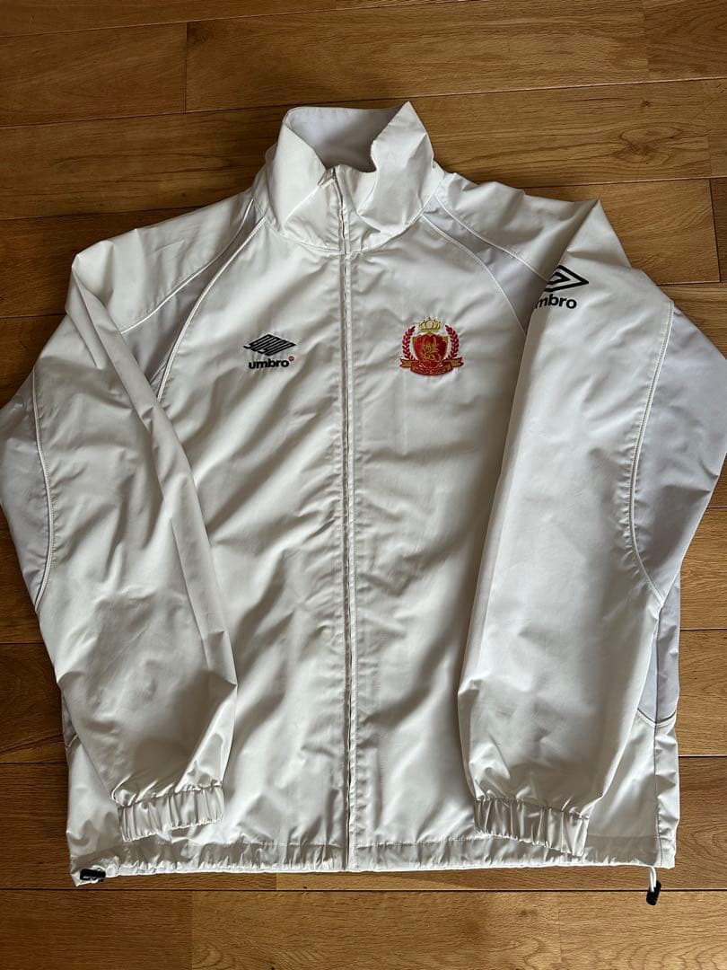 umbro エンブレム ナイロンジャケット ホワイト